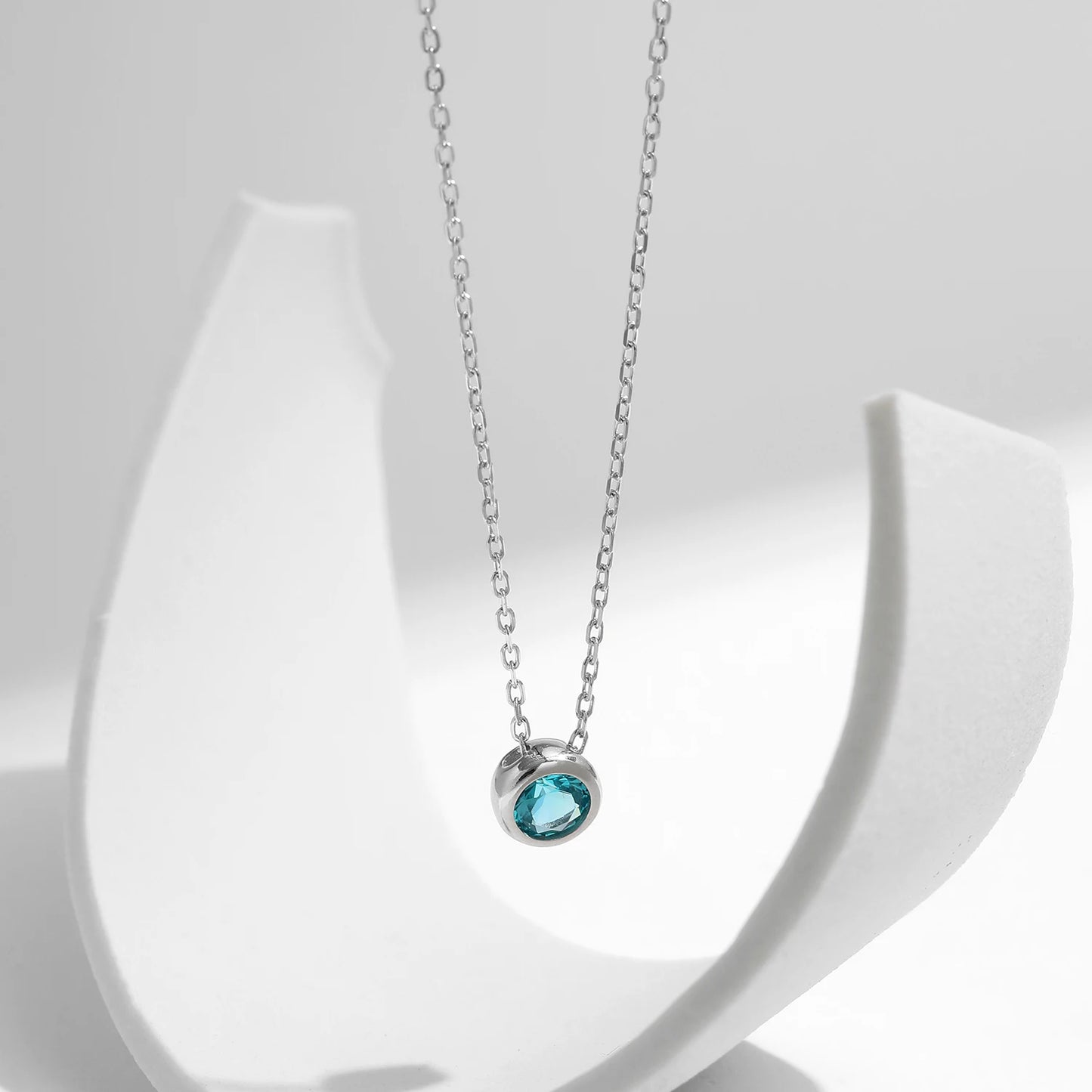 Elegant MQ 925 Silver Round Necklace