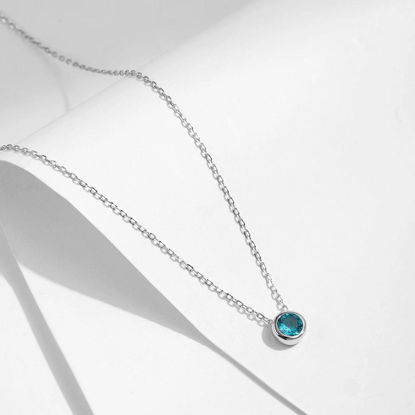 Elegant MQ 925 Silver Round Necklace